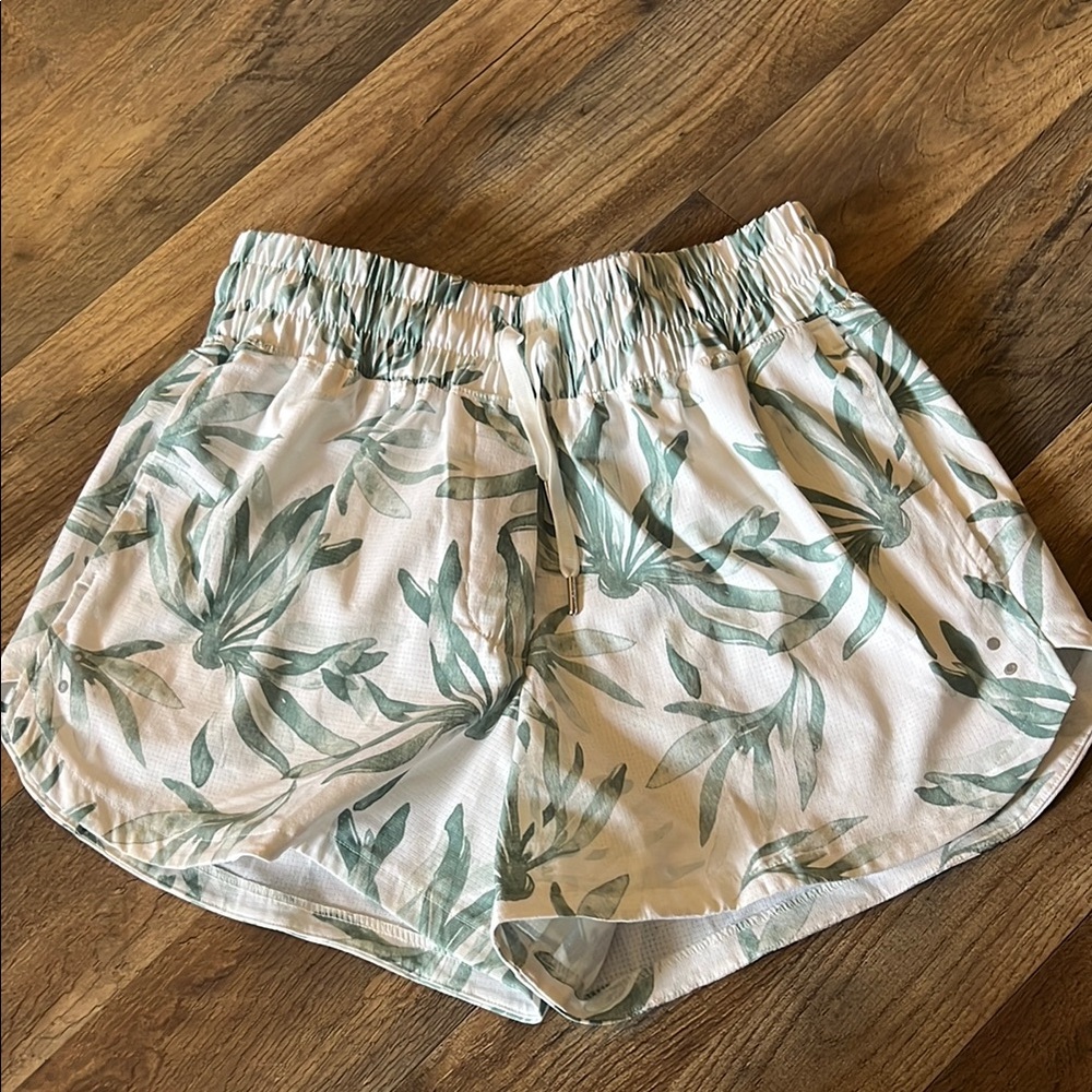 Women's Leaf Print Shorts